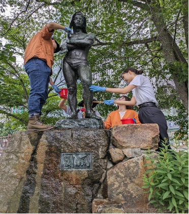 今年も磨きました! 文総ちょうこくみがき隊 | お知らせ | 藤女子大学