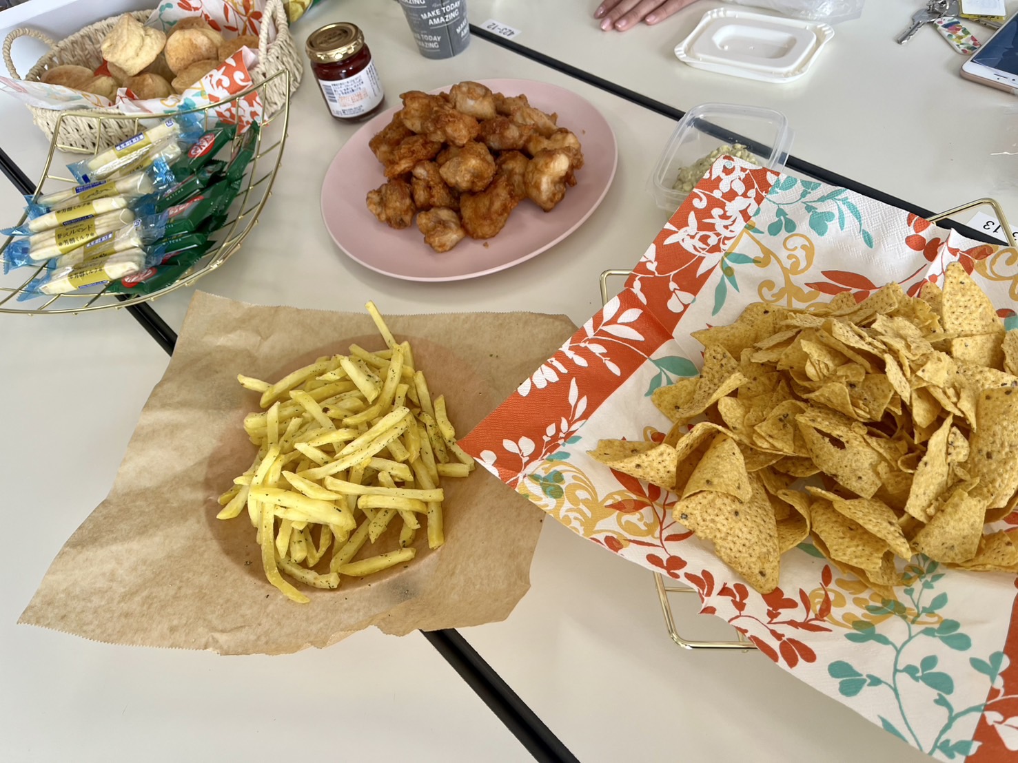 加藤准教授の手作りの軽食！