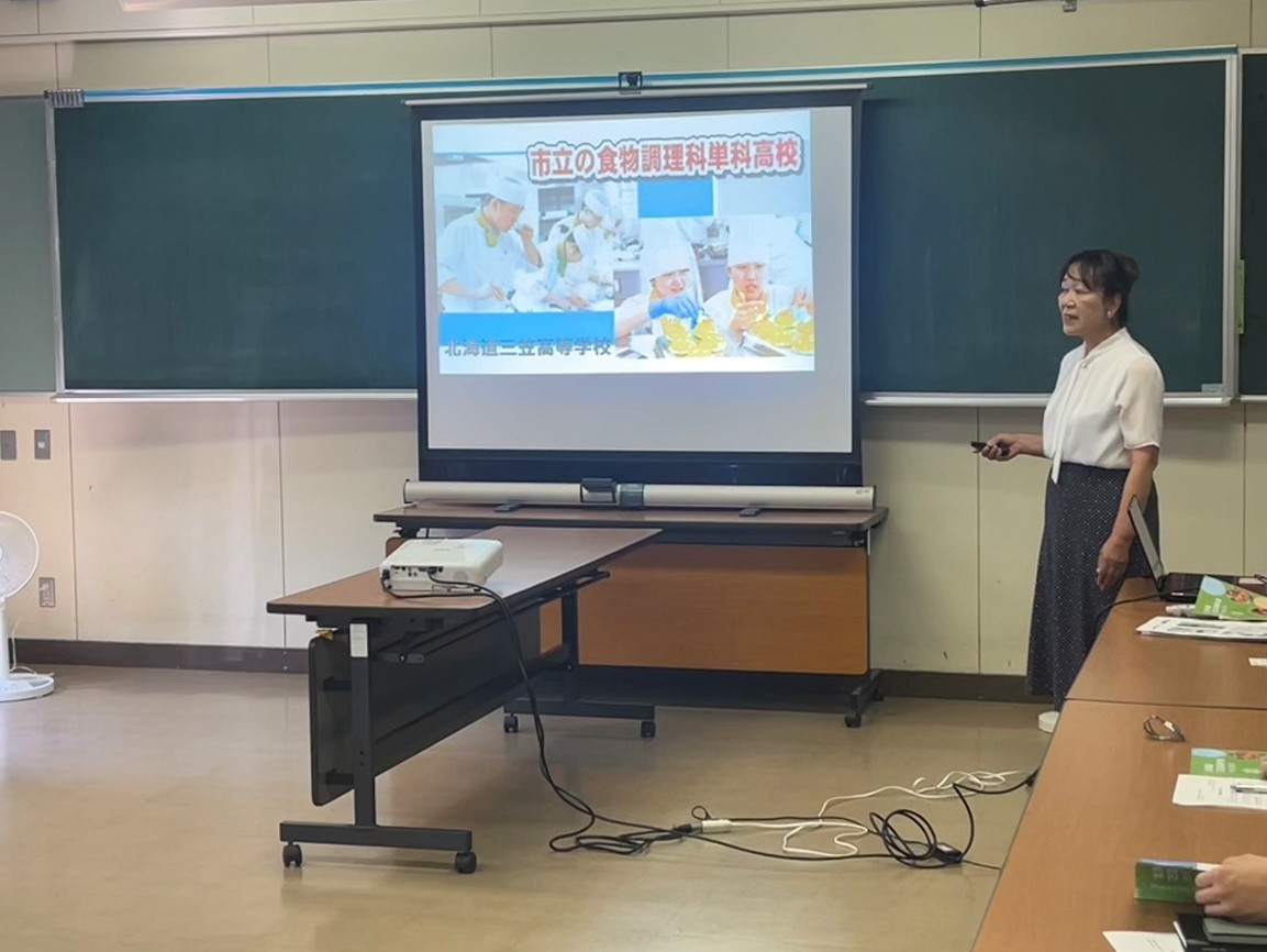 松井校長による三笠高校の教育活動のプレゼン