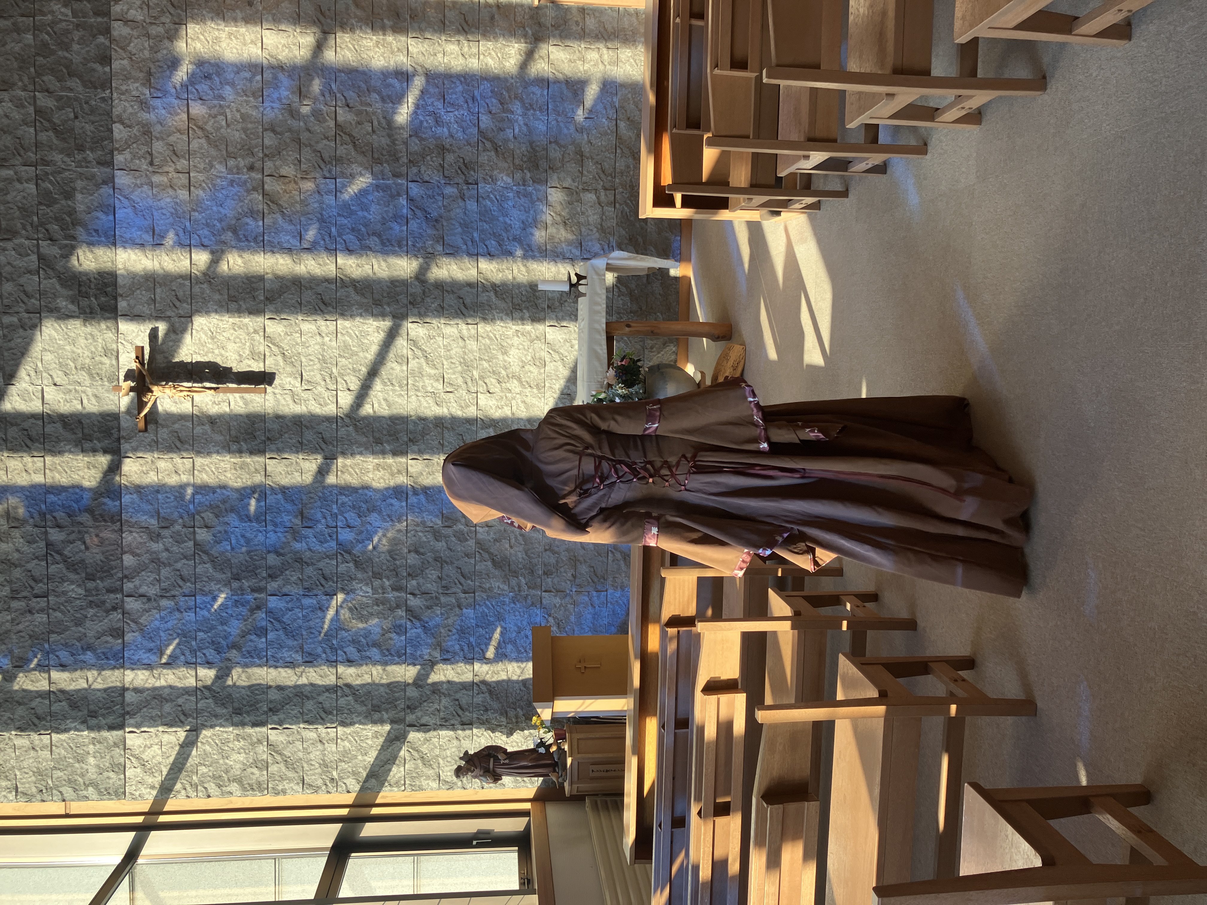 中世のフード付きドレス