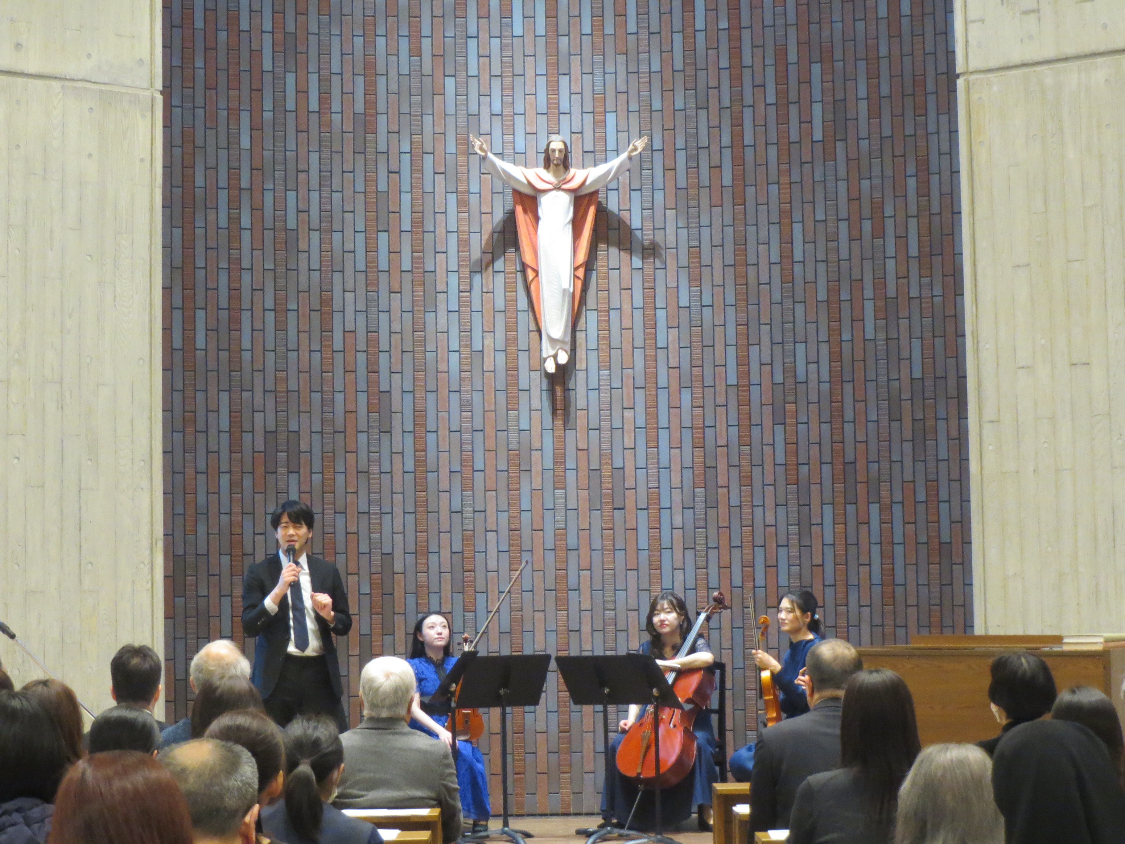 演奏の合間には、曲にまつわるストーリーも紹介されました