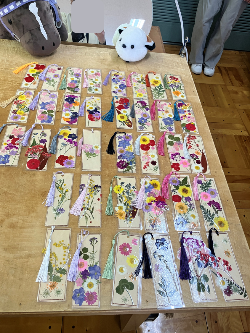 しおりの完成、裏面からご紹介