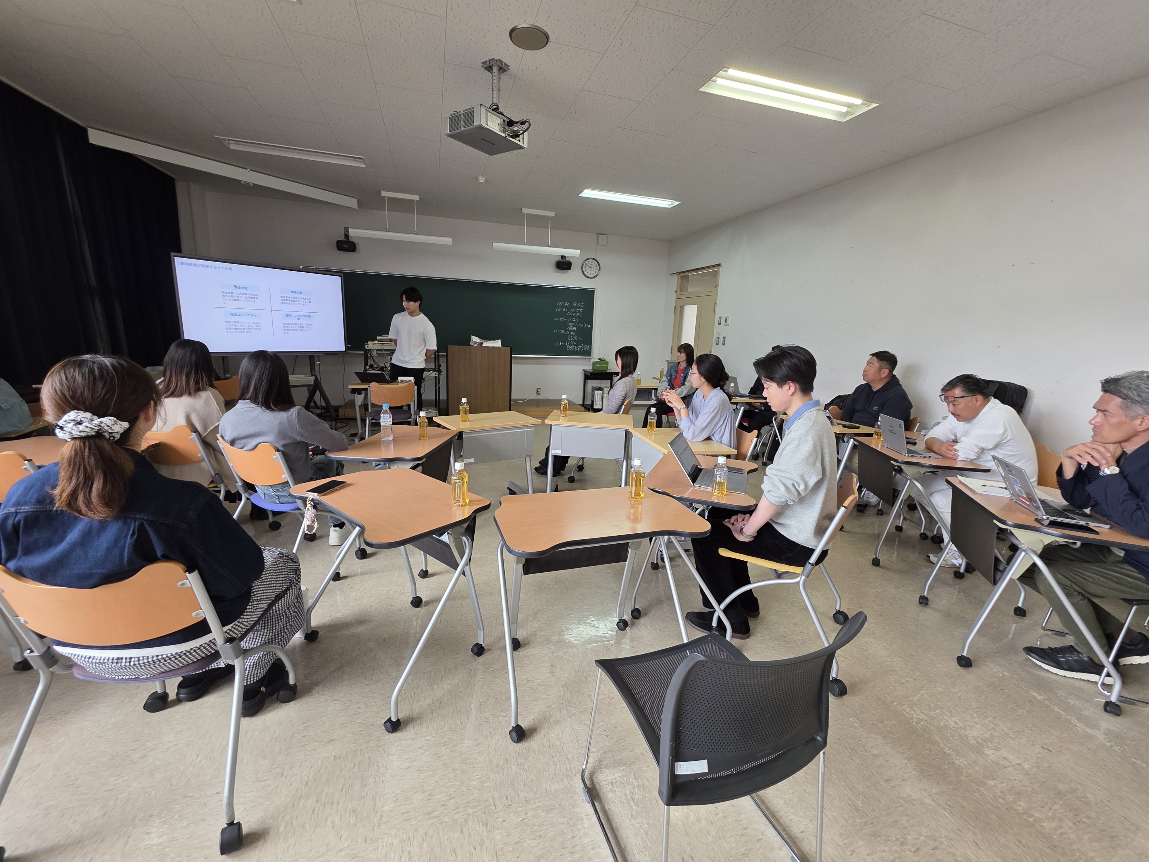 早稲田大学の学生による発表
