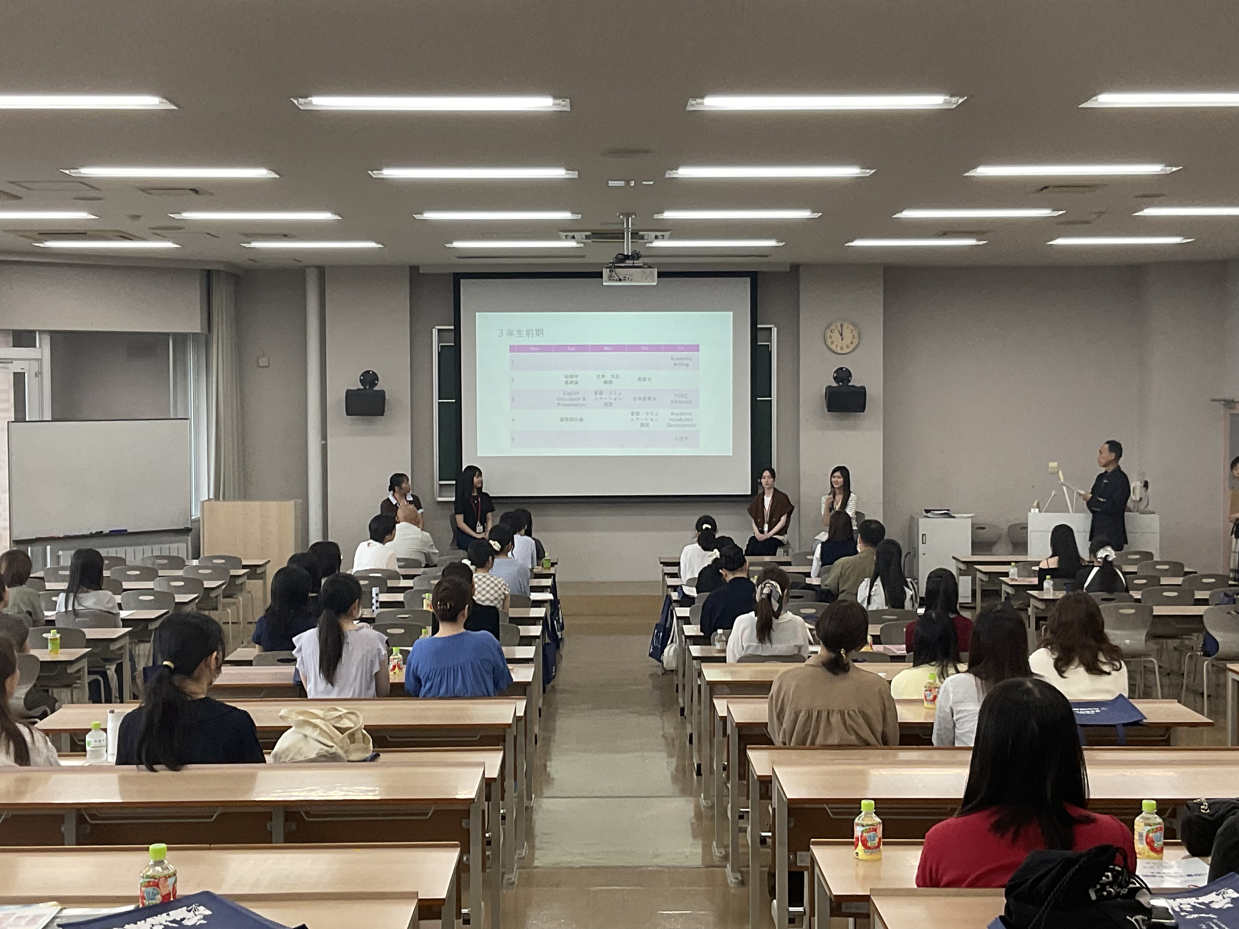 英文_夏OC学科紹介1.jpg