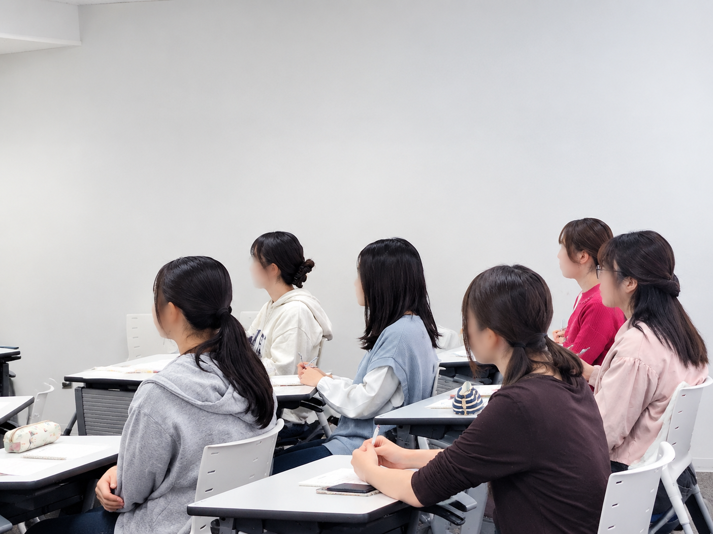 学生の様子（横）.png