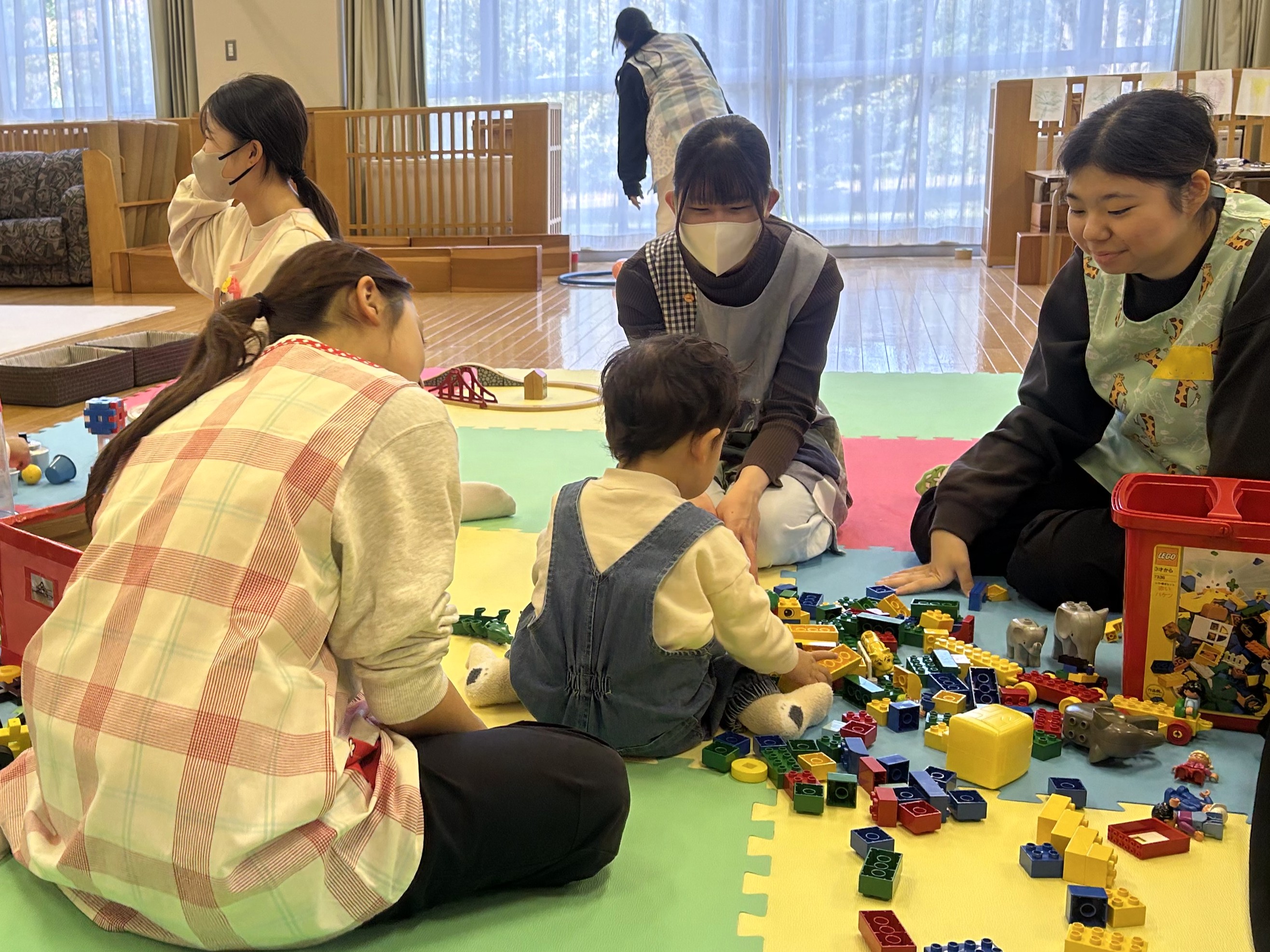 【大学HP】2026年10月お手てつないで①.jpeg